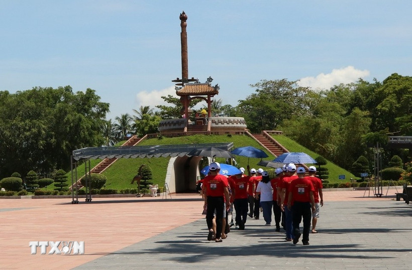 People visit Quang Tri Ancient Citadel. (Photo: VNA)