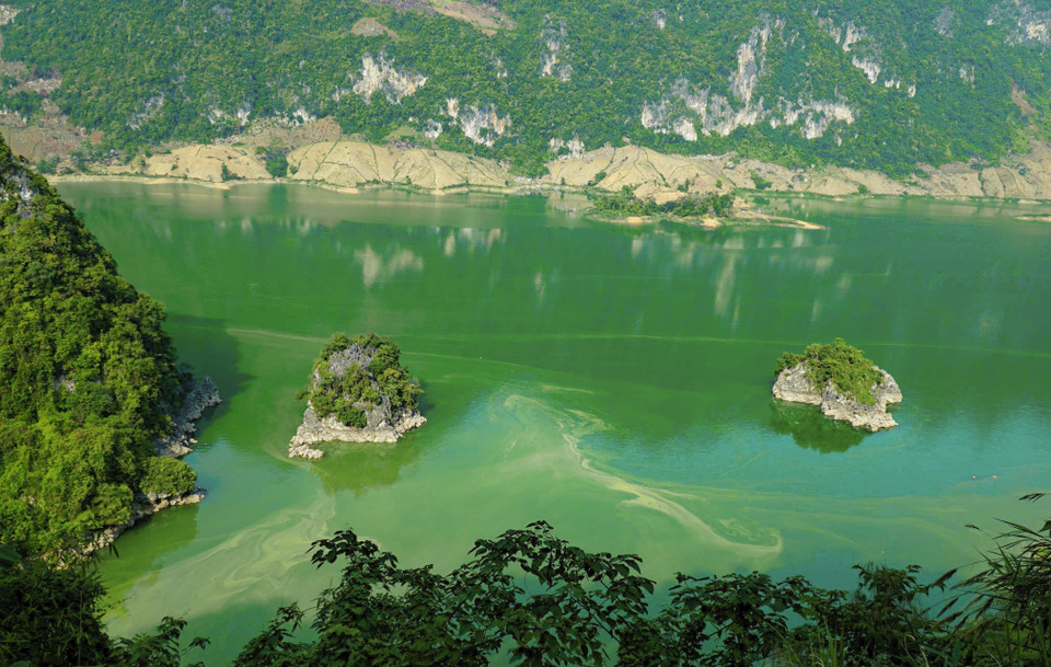 The landscape of the Song Da Reservoir in Huoi So commune, Tua Chua district. (Photo: VNA)