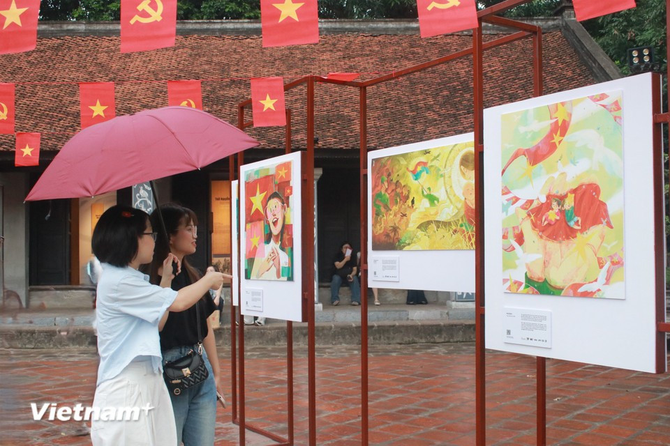 The Temple of Literature in Hanoi is hosting an exhibition themed “Proud Nation” from September 21 to 30. The event is organised by the Centre for Cultural and Scientific Activities of the Temple of Literature and the creative enterprise TiredCity. (Photo: VietnamPlus)