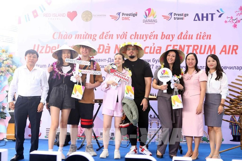 Tourists from Tashkent to Da Nang (Photo: VNA)