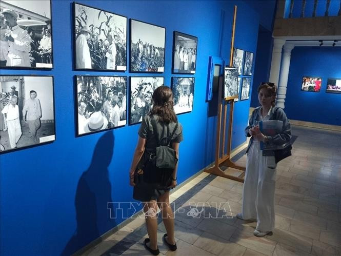 People visit the exhibition. (Photo: VNA)