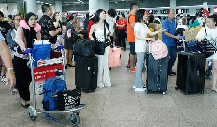 Air passengers at the departure terminal of the Phnom Penh International Airport. (Photo: khmertimeskh.com)