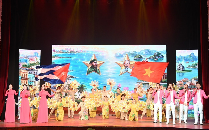 An art performance at the eremony marking the 65th anniversary of Vietnam-Cuba diplomatic relations (1960-2025) in Ho Chi Minh City (Photo: VNA)