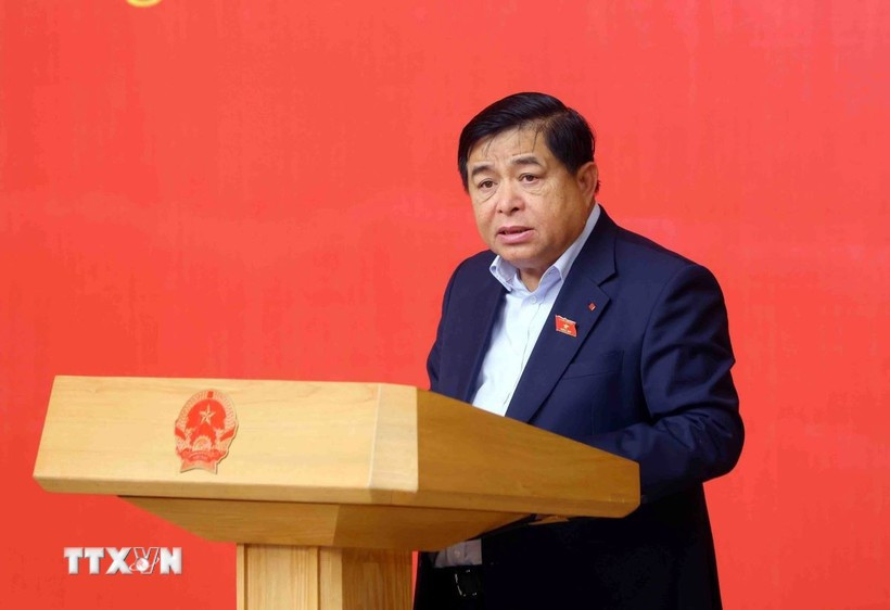 Deputy Prime Minister Nguyen Chi Dung addresses a conference on December 10 to roll out the Resolution of the first Congress of the Government Party Committee for the 2025–2030 term. (Photo: VNA)