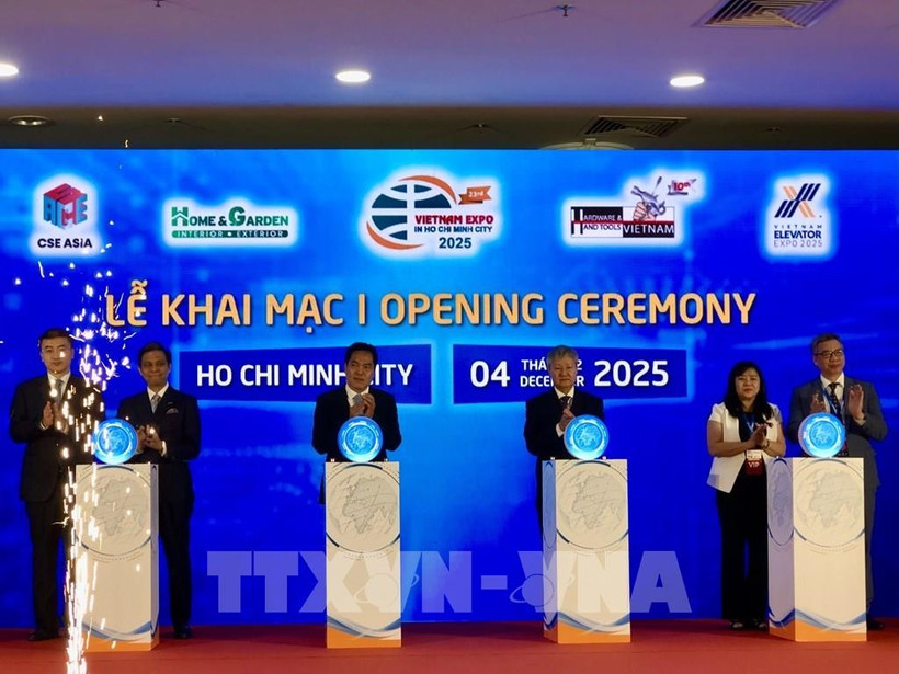 At the opening ceremony of the expo (Photo: VNA)