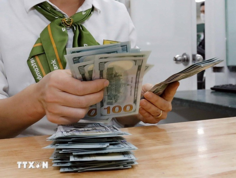 The State Bank of Vietnam sets the daily reference exchange rate at 25,148 VND/USD on December 12, down 6 VND from the previous day. (Illustrative photo: VNA)
