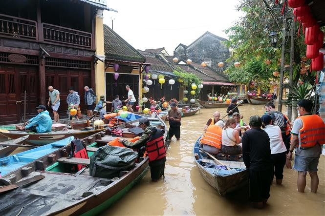 Hoi An Ancient Town under floodwater (Photo: VNA)