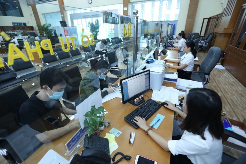 At the Bac Ninh provincial public administration service centre (Photo: VNA)