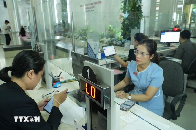 Saigon ward effectively implements electronic authentication to serve people. (Photo: VNA)
