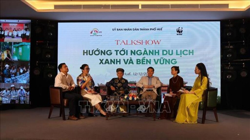 A view of the talkshow within the conference in Hue on December 12 to review and discuss strategic orientations for the 2023-2025 roadmap to reduce plastic waste in the local tourism sector. (Photo: VNA)