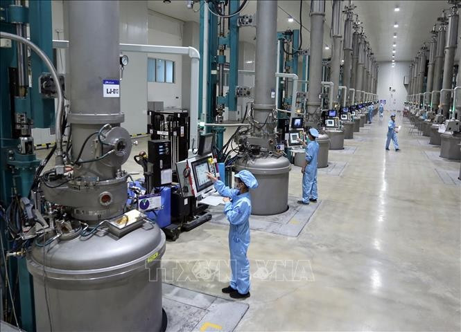 A production line for solar cell materials at JA Solar Vietnam Co., Ltd., a Hong Kong (China)-invested enterprise located in Quang Chau Industrial Park, Bac Ninh province. (Photo: VNA) 