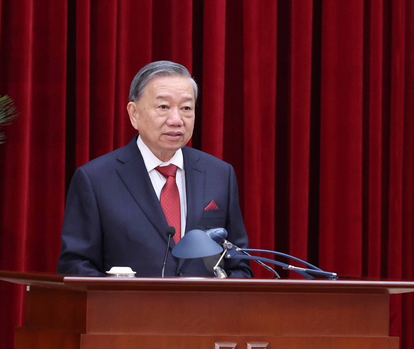 Party General Secretary To Lam delivers an opening speech at the 13th plenum of the 13th Party Central Committee. (Photo: VNA)