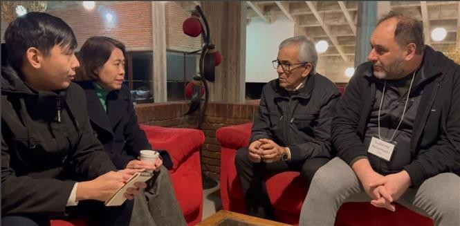 From left: Vietnamese Ambassador to Argentina and Uruguay Ngo Minh Nguyet (2nd) and General Secretary of the Communist Party of Uruguay (PCU) and Minister of Labour and Social Security Juan Castillo (3rd) at their meeting. (Photo: VNA)