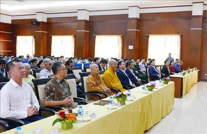 Participants attend the special talk on the life and career of President Kaysone Phomvihane and Vietnam–Laos relations. (Photo: VNA) 