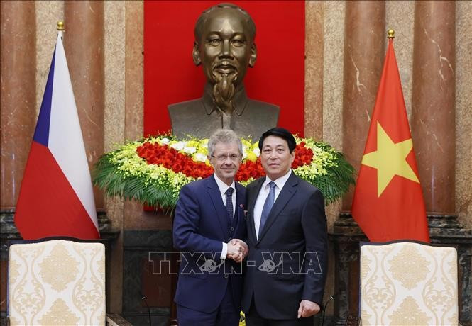 Vietnamese State President Luong Cuong (right) and Czech Republic's Senate President Milos Vystrcil (Photo: VNA)