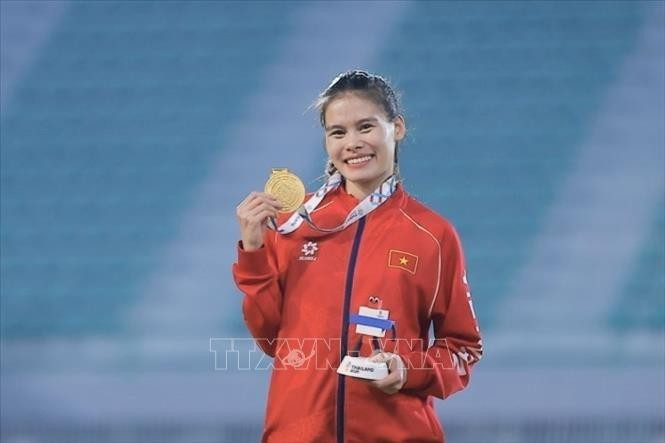 Nguyen Thi Ngoc secures a gold medal in the women’s 400m final on December 12, 2025. (Photo: VNA)