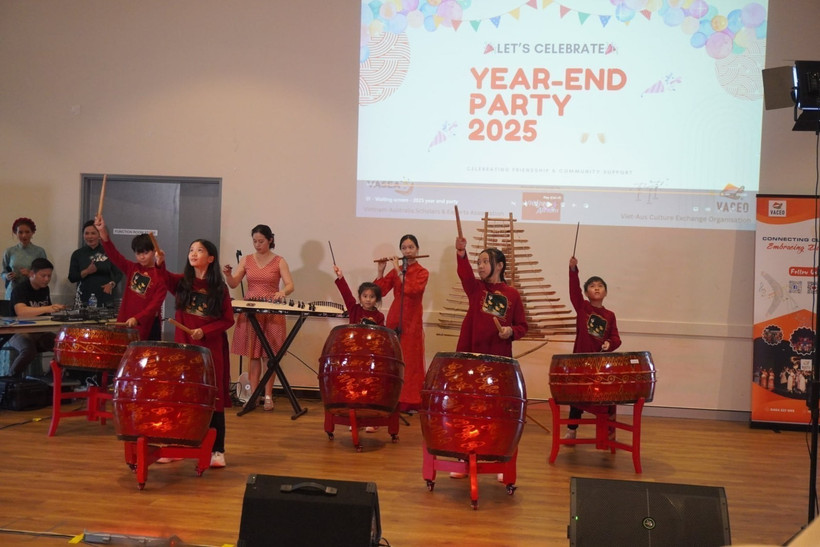 A performance at the year-end review programme in Sydney on December 14, co-organised by the Vietnam-Australia Scholars & Experts Association and Vietnam-Australia Cultural Exchange Organisation. (Photo: VNA)
