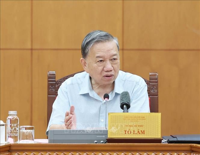 Party General Secretary To Lam speaks at the working session with the Ministry of Home Affairs and Ministry of Agriculture and Environment on October 3. (Photo: VNA)