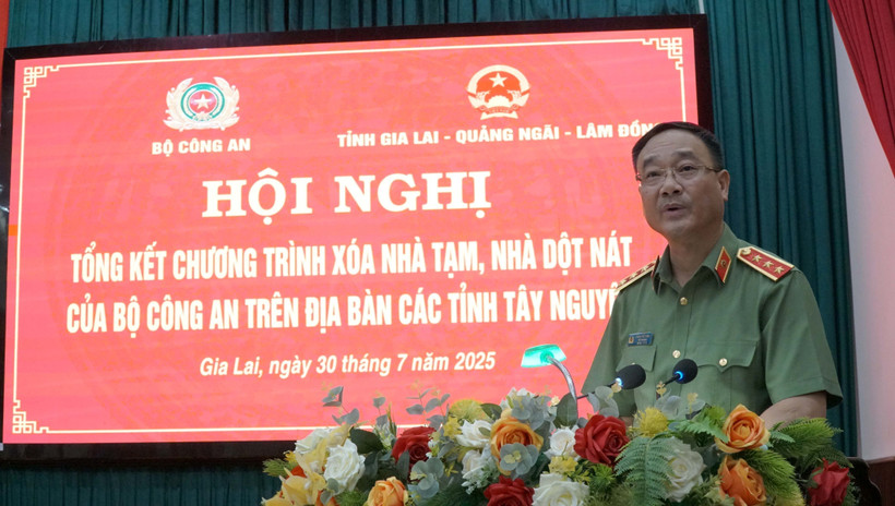 Deputy Minister of Public Security Senior Lieutenant General Pham The Tung speaks at the event. (Photo: VNA)
