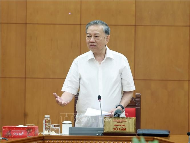 Party General Secretary To Lam speaks at the working session with standing members of subcommittees for the 14th Party Congress on September 25, 2025 (Photo: VNA)
