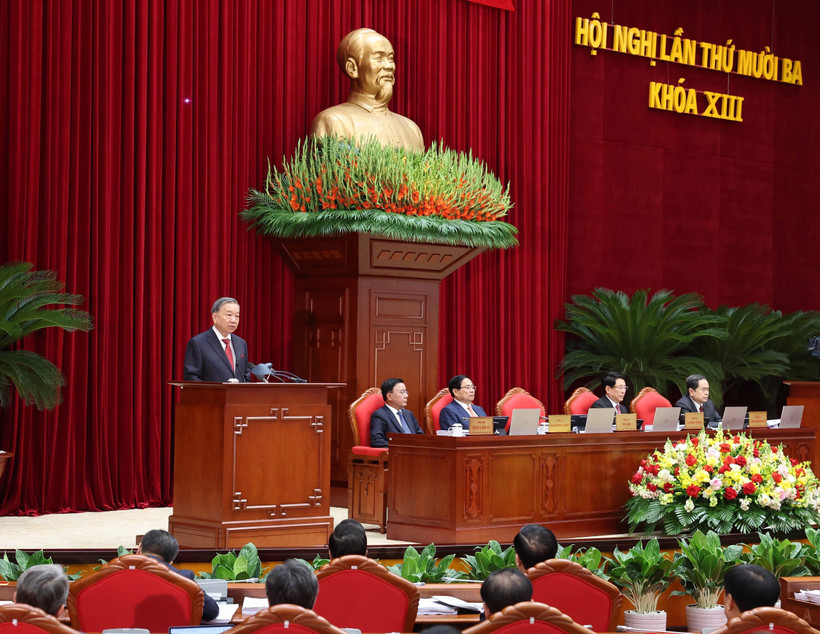 Party General Secretary To Lam delivering a speech at the opening of the 13th plenum of the 13th Party Central Committee in Hanoi on October 6 morning (Photo: VNA)