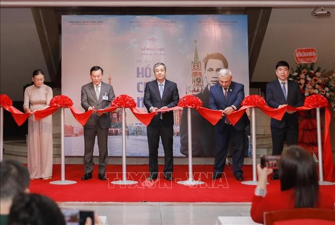 Delegates at the opening ceremony of the exhibition “Ho Chi Minh’s Footprints in the Homeland of the October Revolution” at Ho Chi Minh Museum on December 8. (Photo: VNA)
