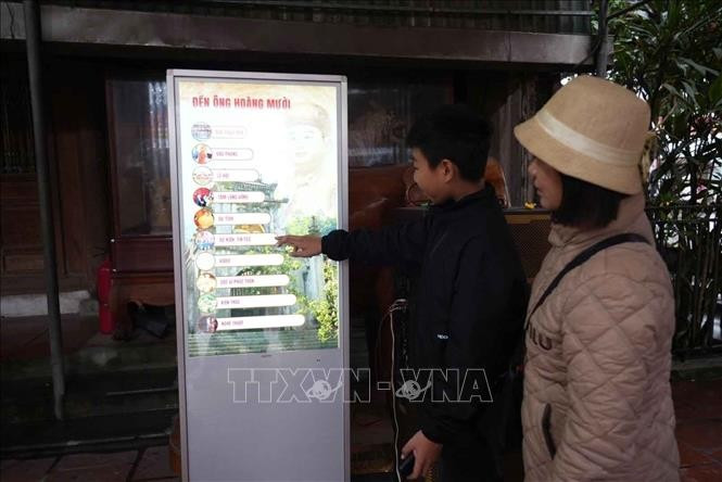 Visitors use a kiosk system to explore a relic site in Nghe An province (Photo: VNA)