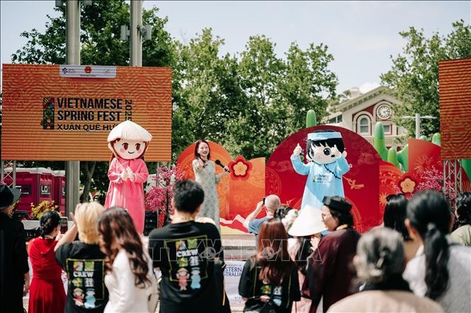 A performance staged at the Vietnamese Spring Fest 2025 in Perth, Australia (Photo: VNA)
