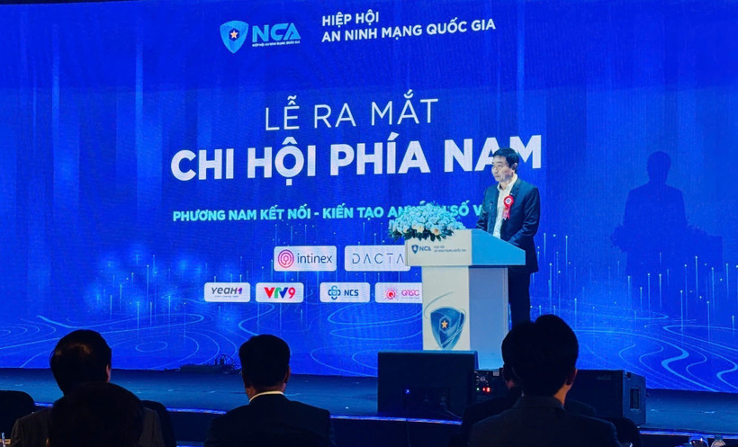 Lieutenant General Nguyen Minh Chinh, NCA Vice Chairman, speaks at the launch ceremony of the southern branch of the National Cybersecurity Association. (Photo: VNA)