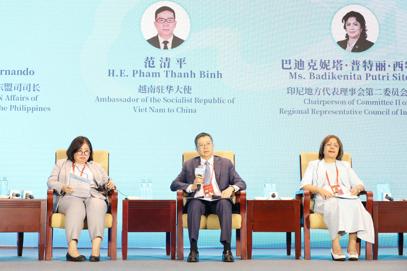 Vietnamese Ambassador to China Pham Thanh Binh (centre) speaks at the high-level thematic dialogue of ASEAN–China Week 2025 (Photo: VNA)