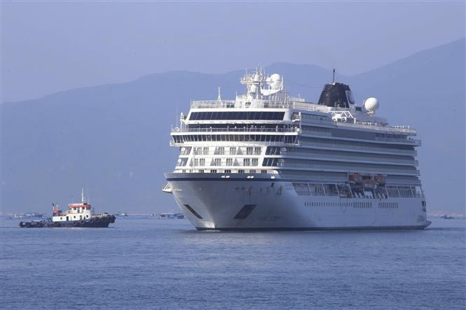 Cruise ship Ms Viking Yidun enters Cam Ranh Bay. (Photo published by VNA)