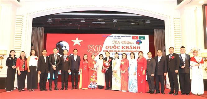 Participants in the ceremony in Macau (China) on September 8 marking the 80th anniversary of the August Revolution and National Day of Vietnam. (Photo: VNA)