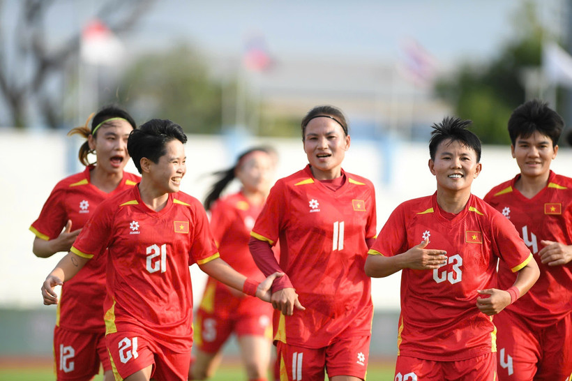 Vietnam women’s football team defeat Indonesia 5–0 in the semi-final at SEA Games 33. (Photo: VNA)